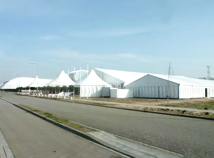 �M���񷿳���